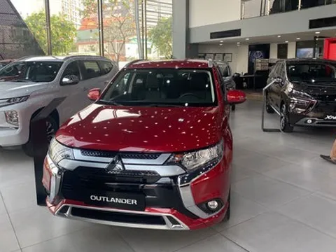 Chính thức giảm 6 triệu đồng lệ phí khi đăng ký xe ô tô ở Hà Nội và TPHCM