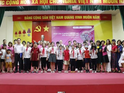 Trao tặng 200 suất học bổng cho trẻ em khó khăn nhân “Ngày làm vì những điều tốt đẹp”